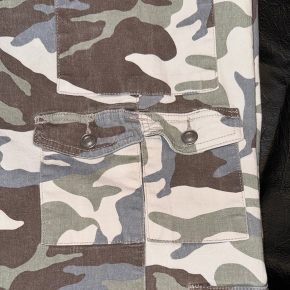 Rue21 Camouflage Print Pants, size L, EUC - Picture 7 of 8